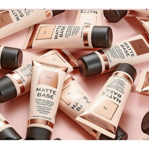 1 Makeup Revolution Matte Base 1ñ Foundation - F9 (28ml) - Picture 1 of 3